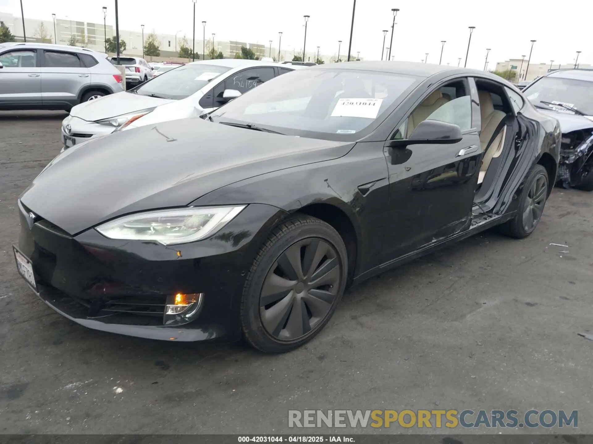 2 fotografías del automóvil dañado 5YJSA1E23LF390913 TESLA MODEL S 2020