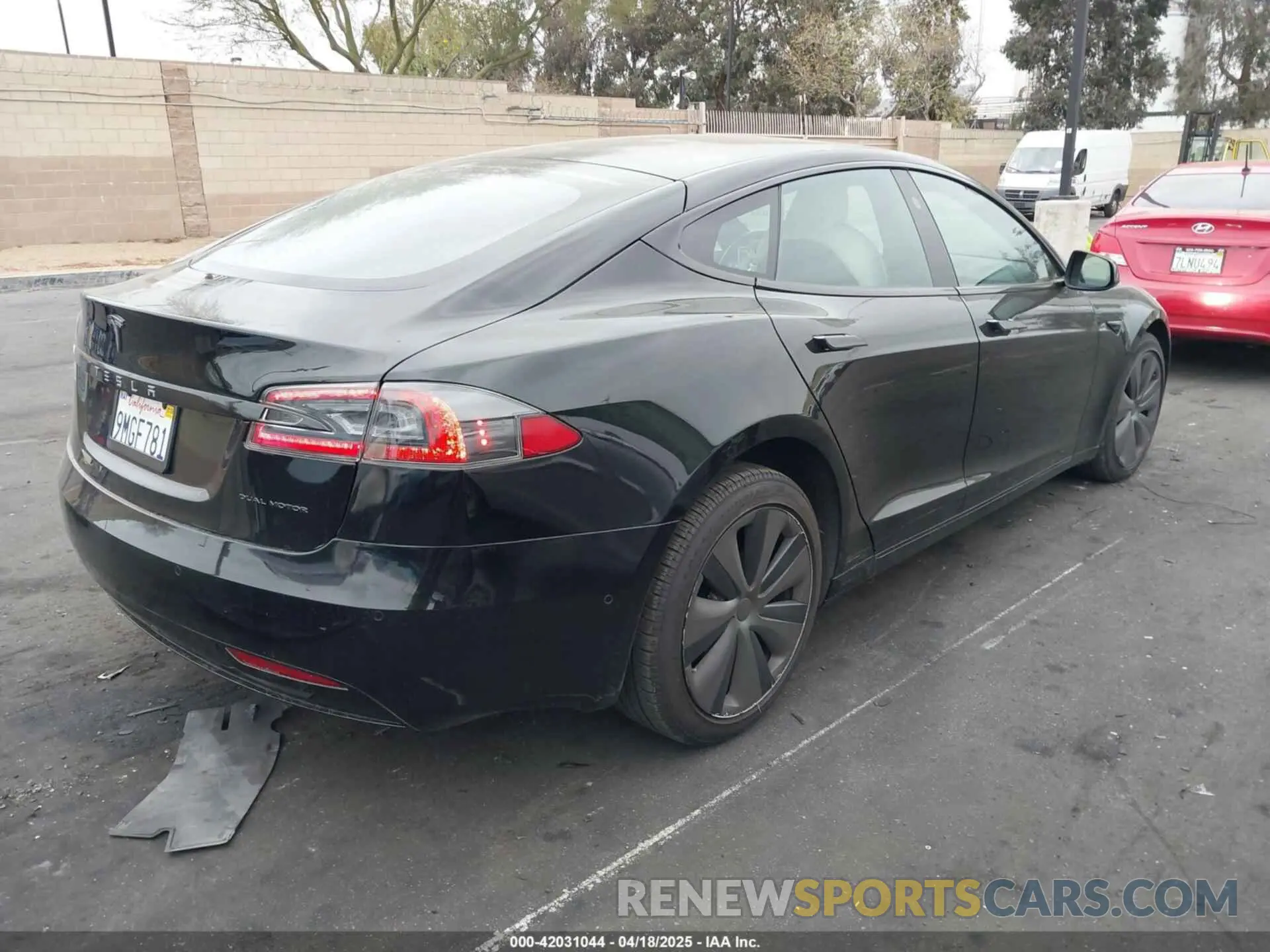 4 fotografías del automóvil dañado 5YJSA1E23LF390913 TESLA MODEL S 2020