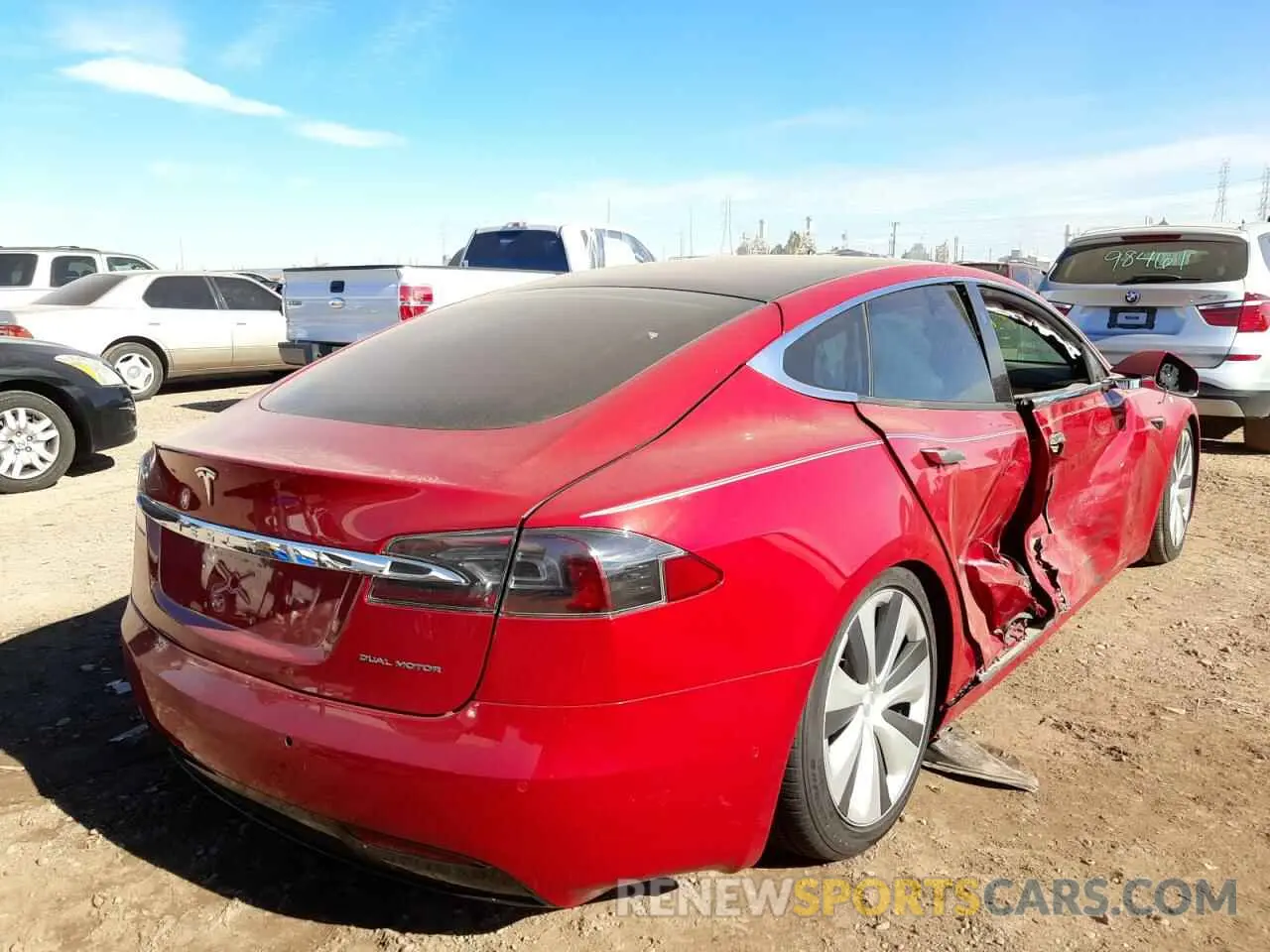 4 fotografías del automóvil dañado 5YJSA1E23LF401148 TESLA MODEL S 2020