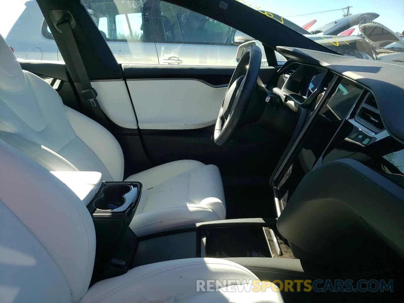 5 fotografías del automóvil dañado 5YJSA1E24LF356737 TESLA MODEL S 2020