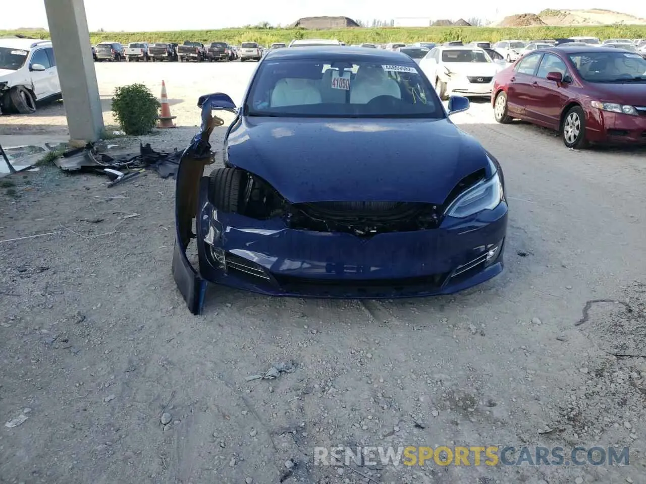 9 fotografías del automóvil dañado 5YJSA1E24LF363915 TESLA MODEL S 2020