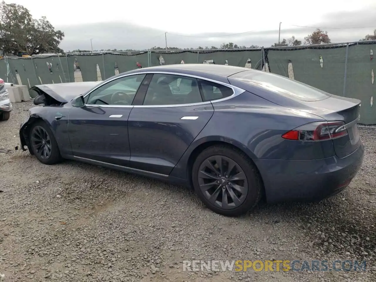 2 fotografías del automóvil dañado 5YJSA1E24LF399748 TESLA MODEL S 2020