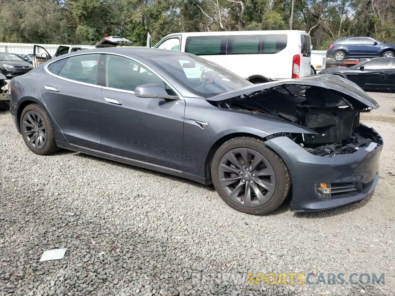 4 fotografías del automóvil dañado 5YJSA1E24LF399748 TESLA MODEL S 2020