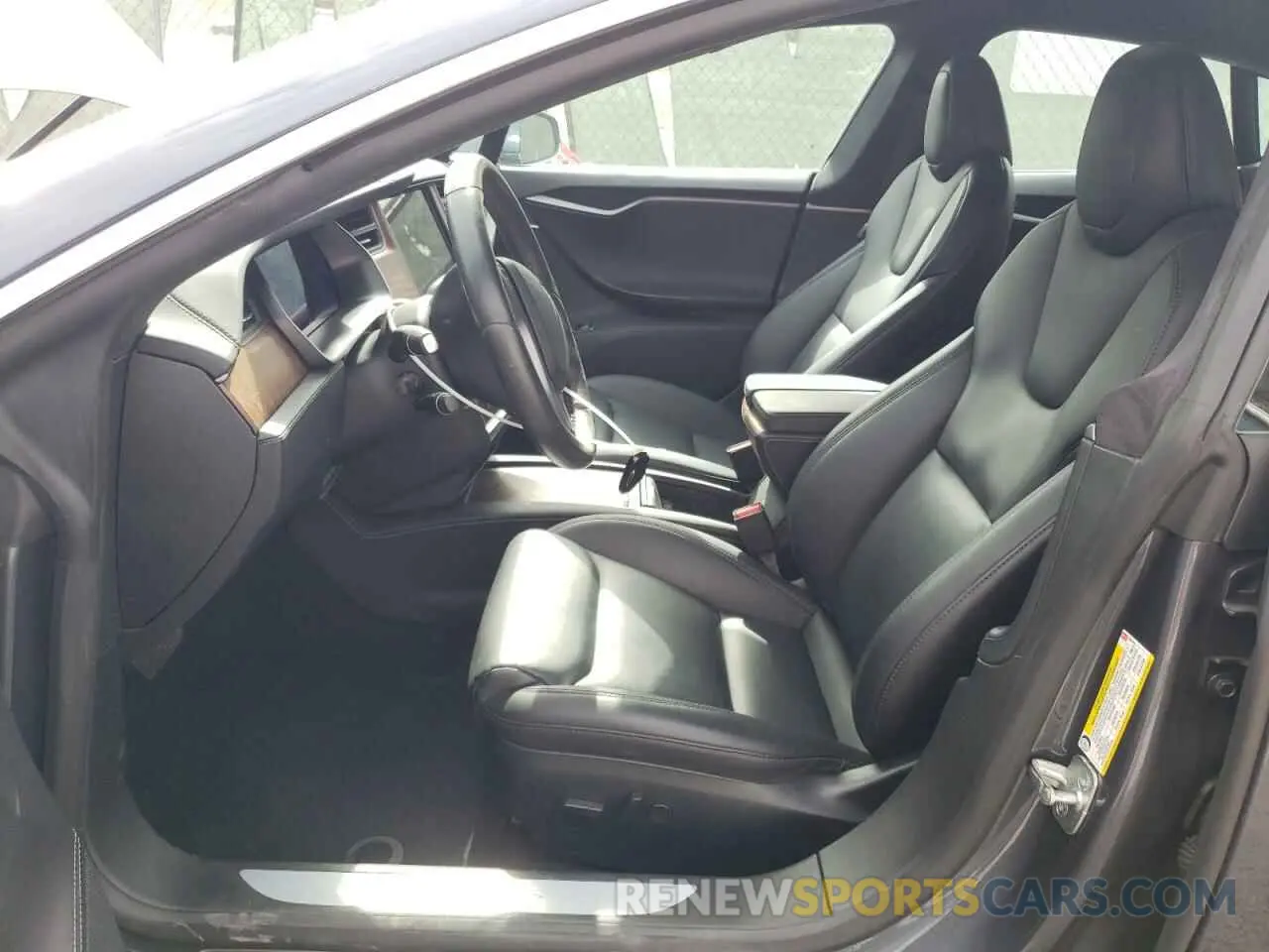 7 fotografías del automóvil dañado 5YJSA1E24LF399748 TESLA MODEL S 2020