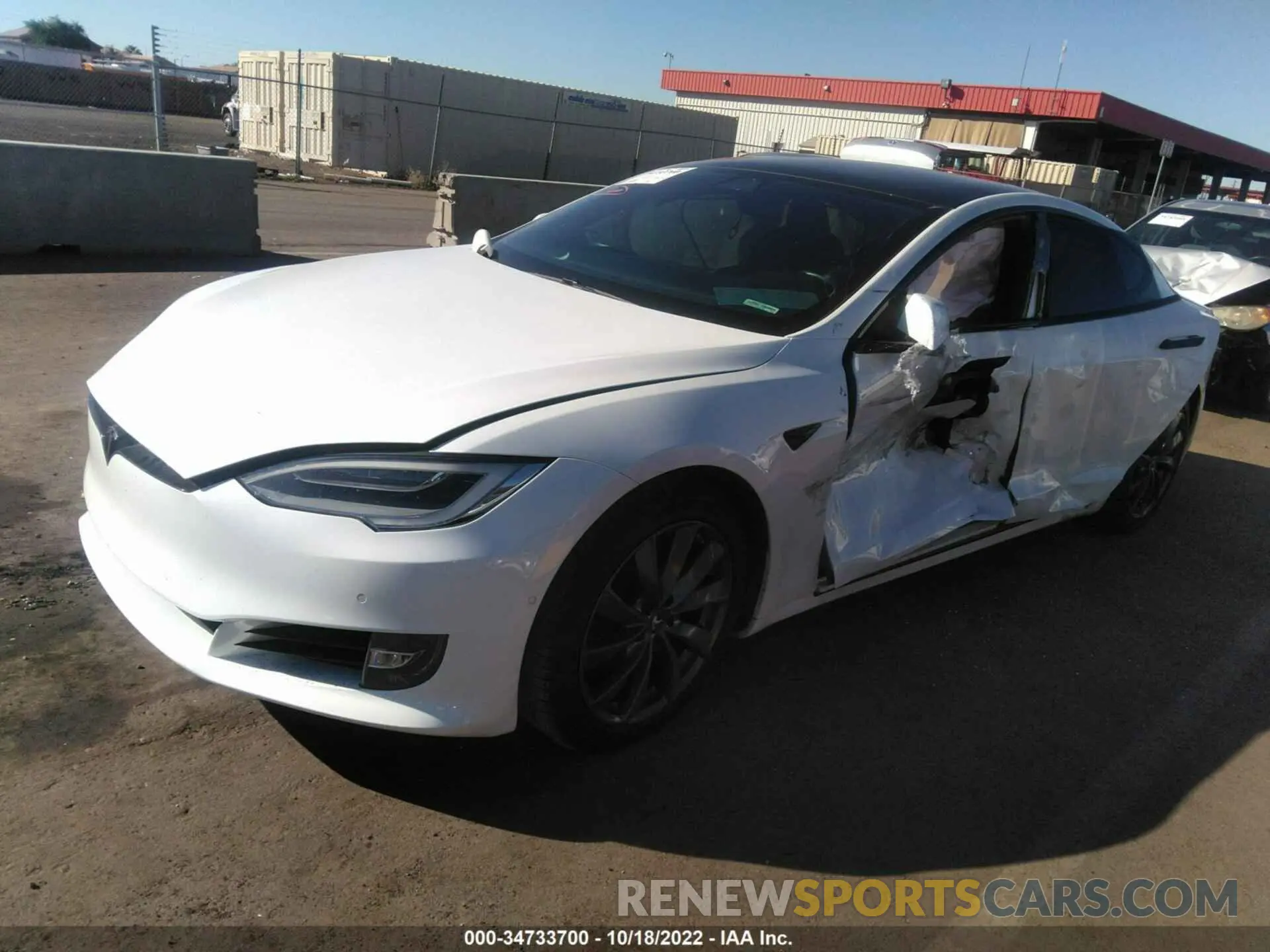 2 fotografías del automóvil dañado 5YJSA1E24LF402065 TESLA MODEL S 2020