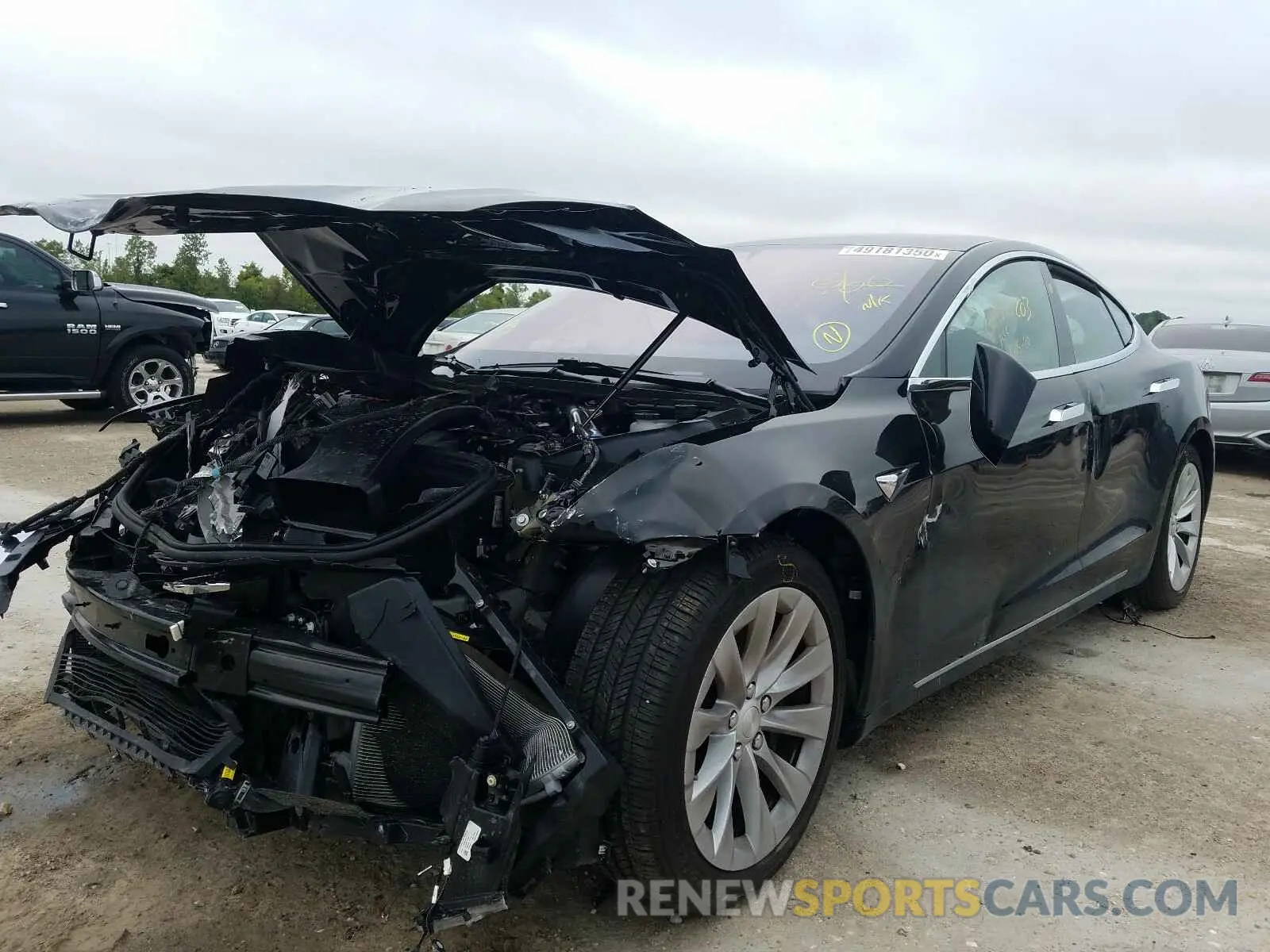 2 fotografías del automóvil dañado 5YJSA1E25LF358951 TESLA MODEL S 2020