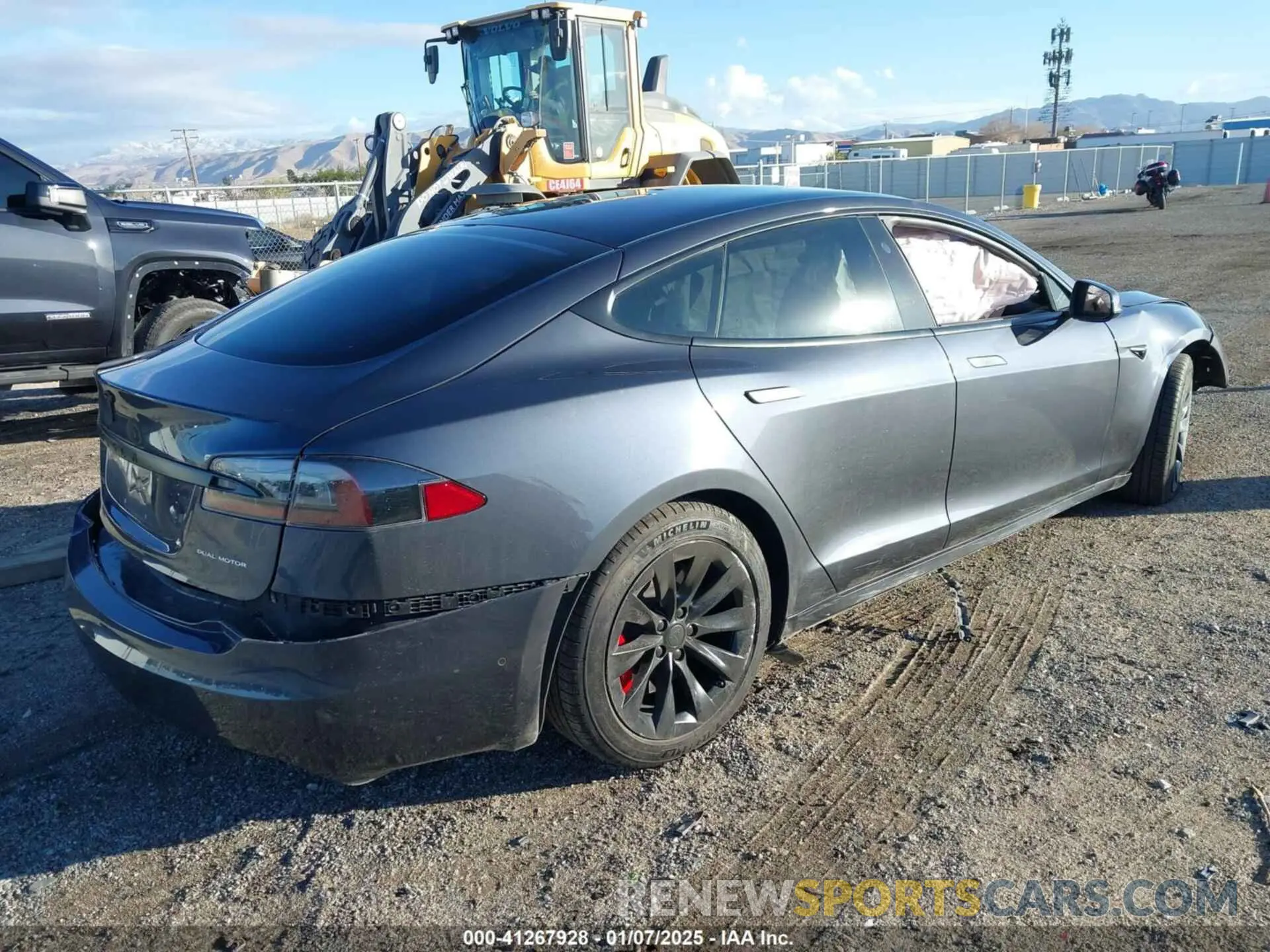 4 fotografías del automóvil dañado 5YJSA1E26LF355573 TESLA MODEL S 2020