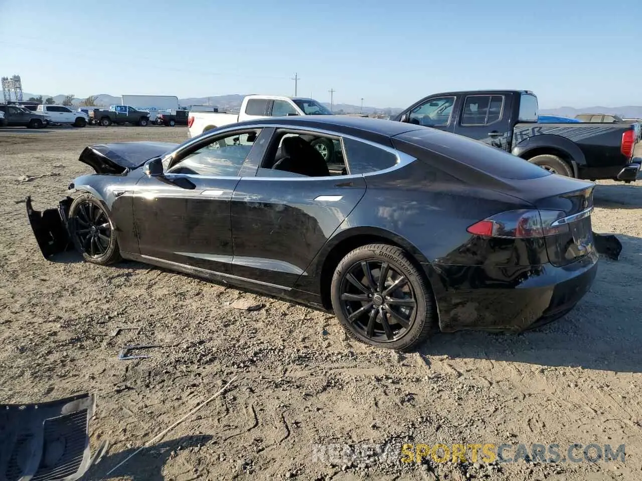 2 fotografías del automóvil dañado 5YJSA1E26LF399749 TESLA MODEL S 2020
