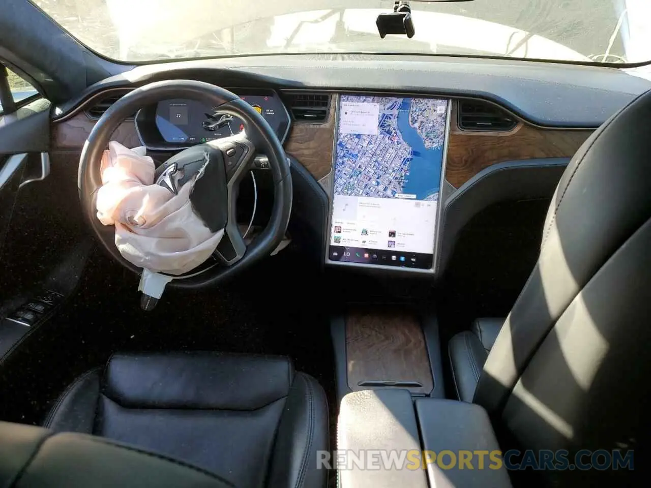 8 fotografías del automóvil dañado 5YJSA1E26LF399749 TESLA MODEL S 2020