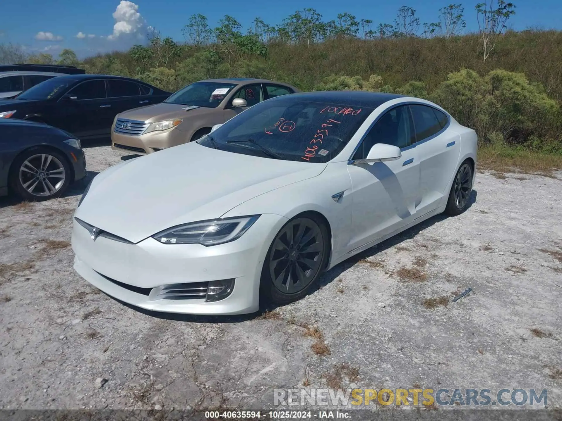 2 fotografías del automóvil dañado 5YJSA1E28LF354893 TESLA MODEL S 2020