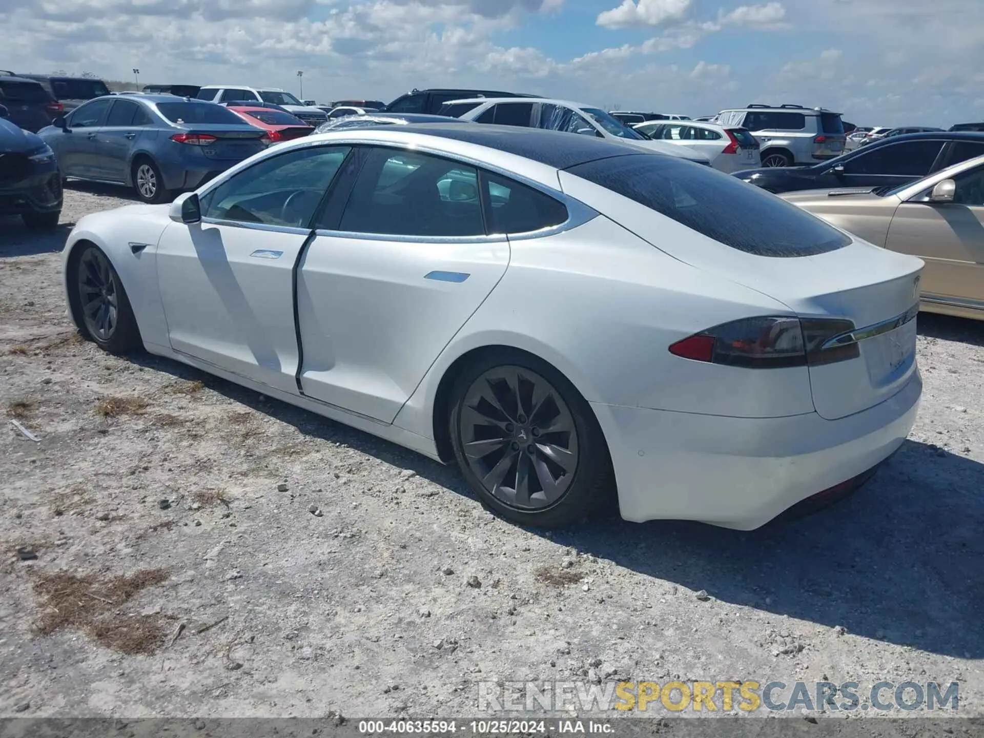 3 fotografías del automóvil dañado 5YJSA1E28LF354893 TESLA MODEL S 2020
