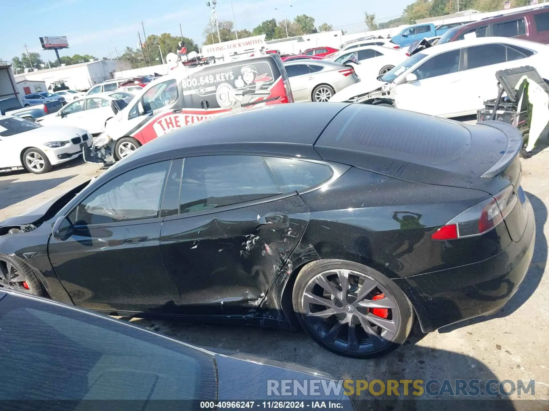 13 fotografías del automóvil dañado 5YJSA1E28LF414851 TESLA MODEL S 2020