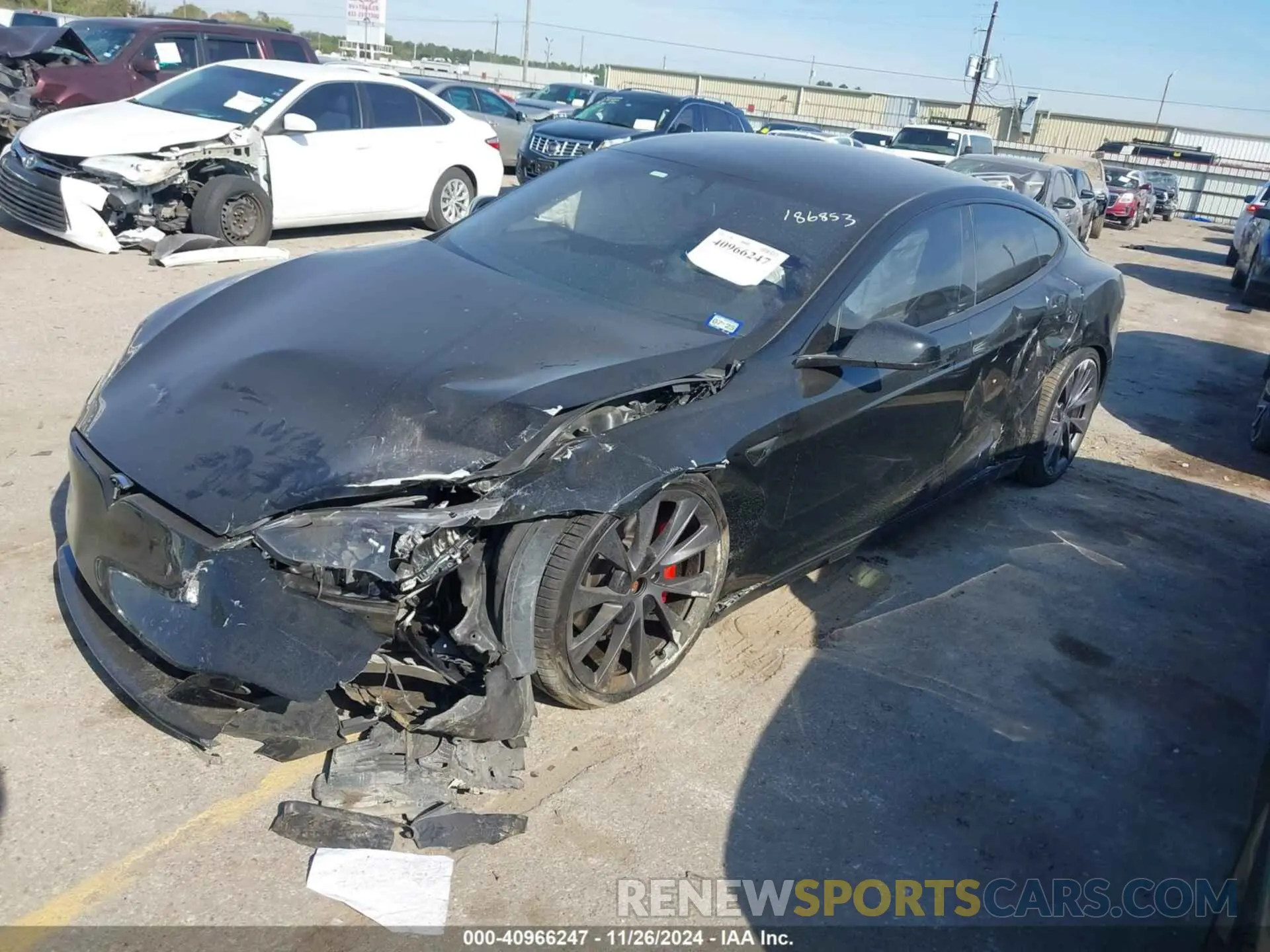 2 fotografías del automóvil dañado 5YJSA1E28LF414851 TESLA MODEL S 2020