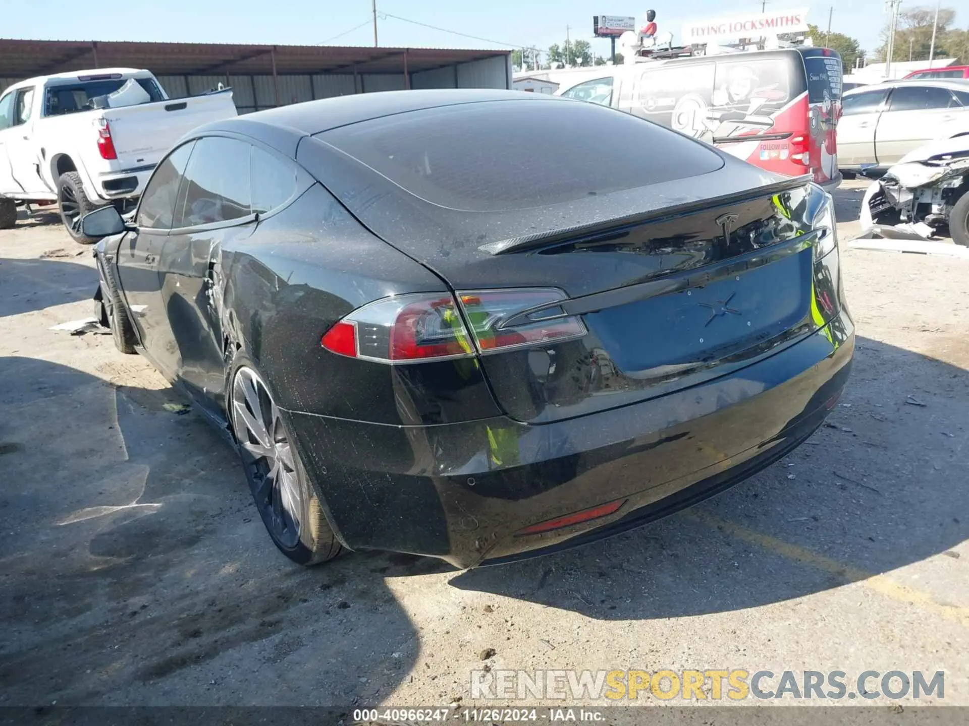 3 fotografías del automóvil dañado 5YJSA1E28LF414851 TESLA MODEL S 2020