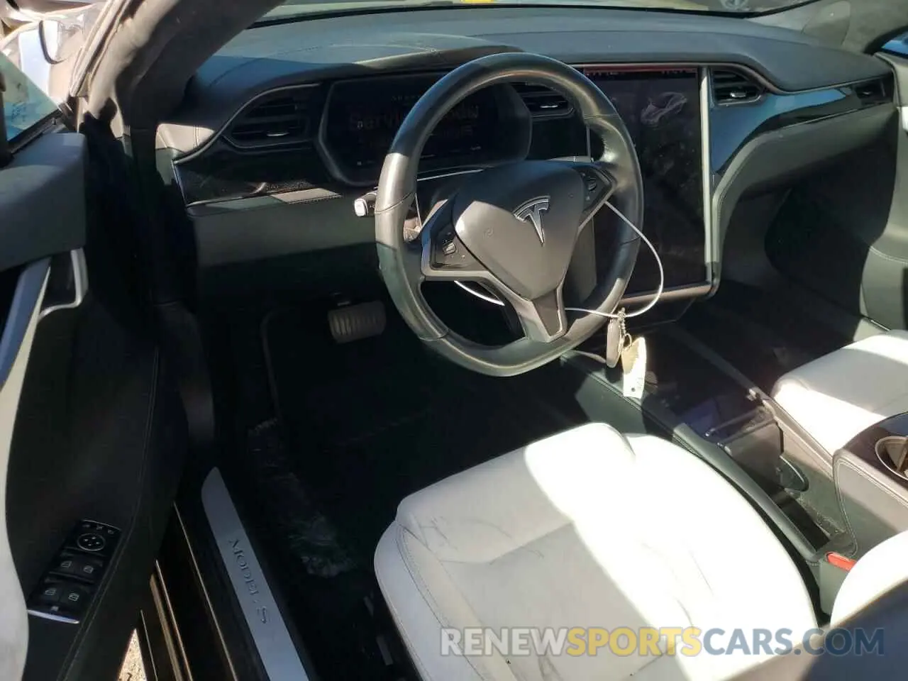8 fotografías del automóvil dañado 5YJSA1E29LF366969 TESLA MODEL S 2020