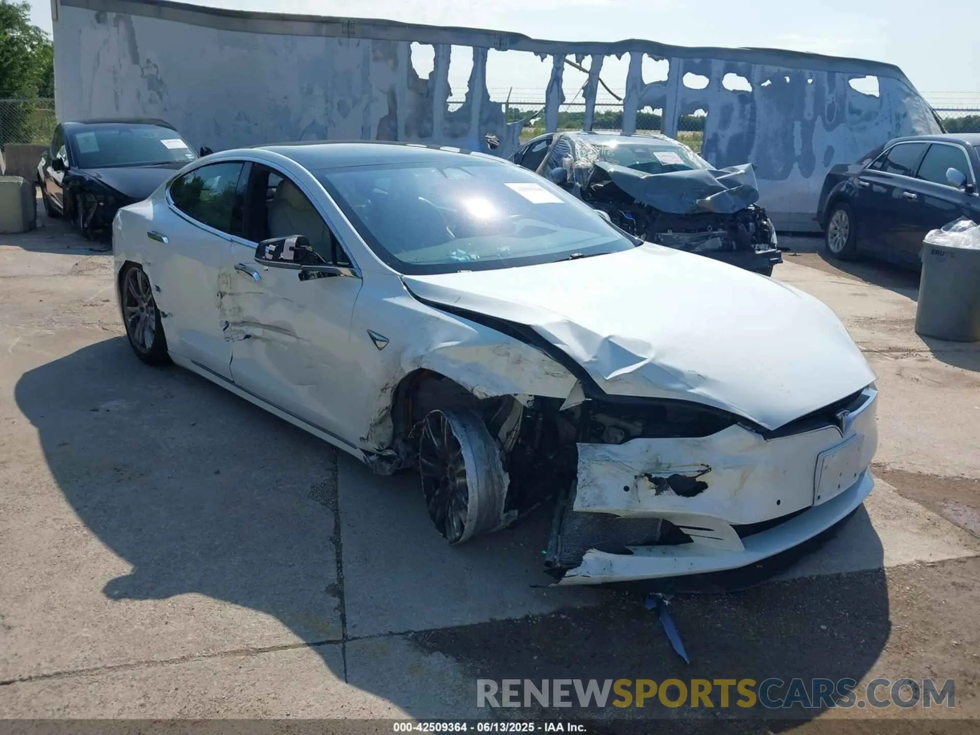 1 fotografías del automóvil dañado 5YJSA1E29LF389023 TESLA MODEL S 2020