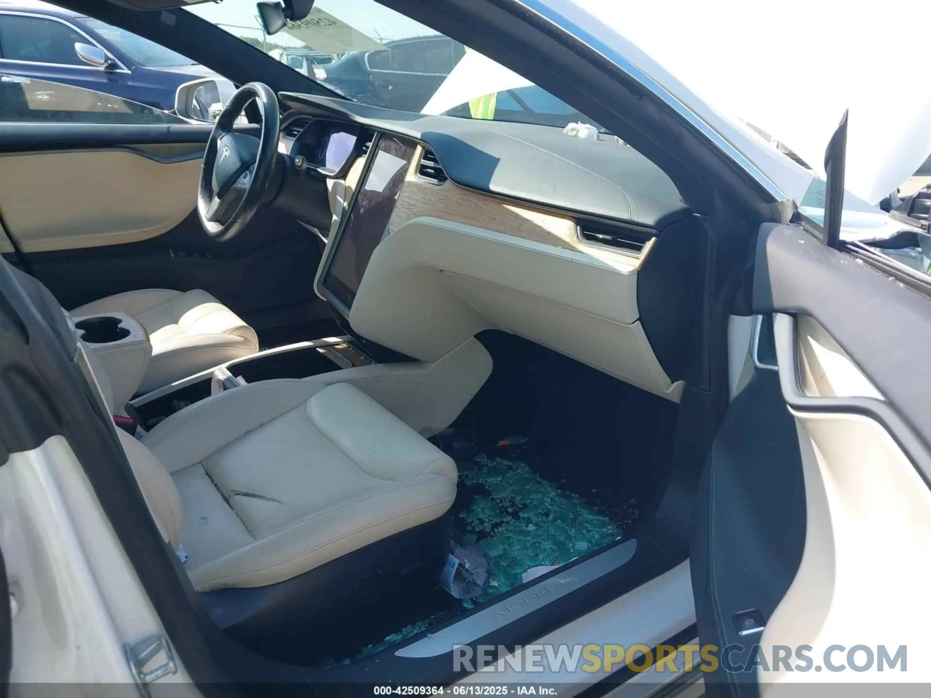 5 fotografías del automóvil dañado 5YJSA1E29LF389023 TESLA MODEL S 2020