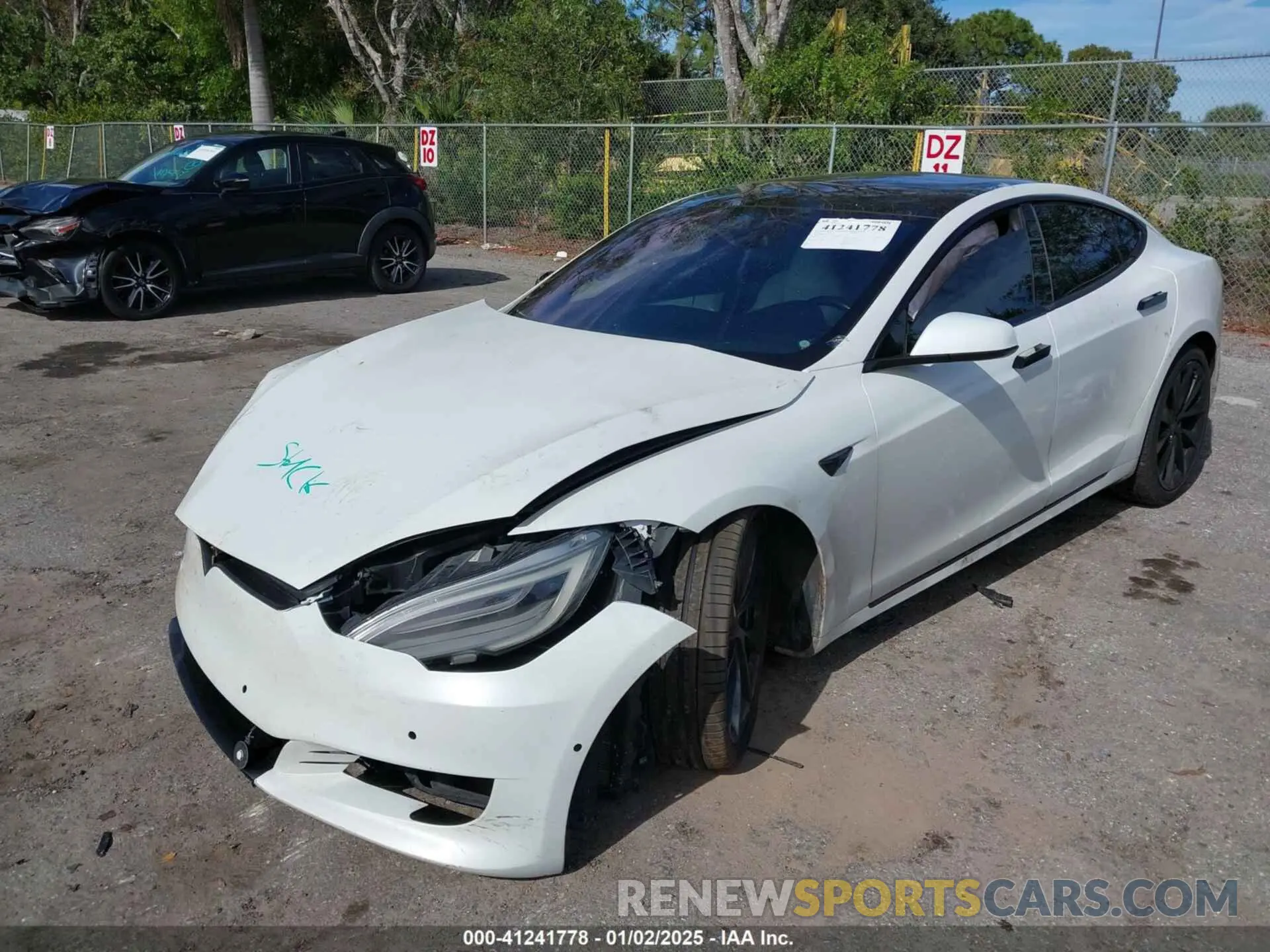 2 fotografías del automóvil dañado 5YJSA1E2XLF360260 TESLA MODEL S 2020