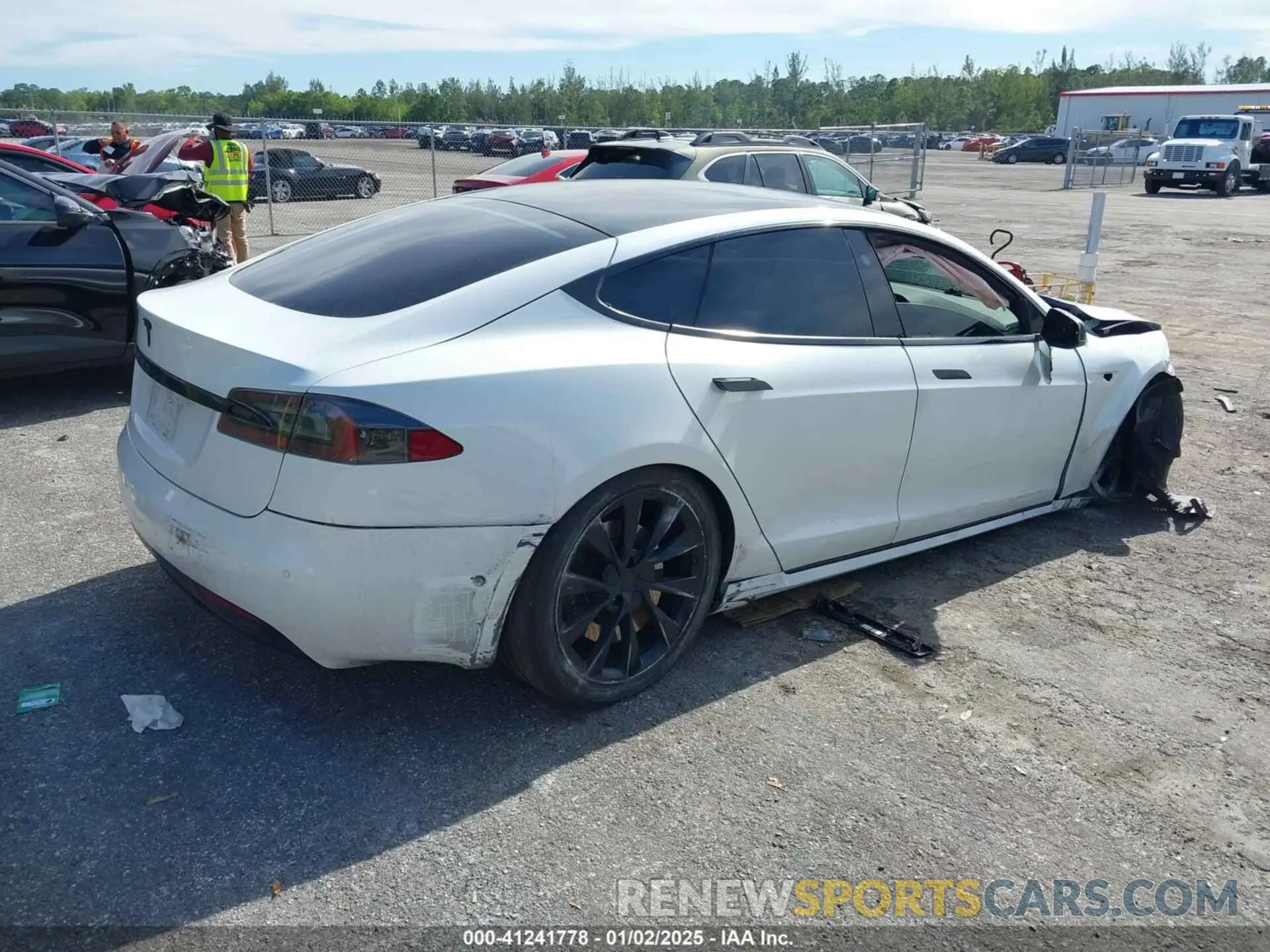 4 fotografías del automóvil dañado 5YJSA1E2XLF360260 TESLA MODEL S 2020