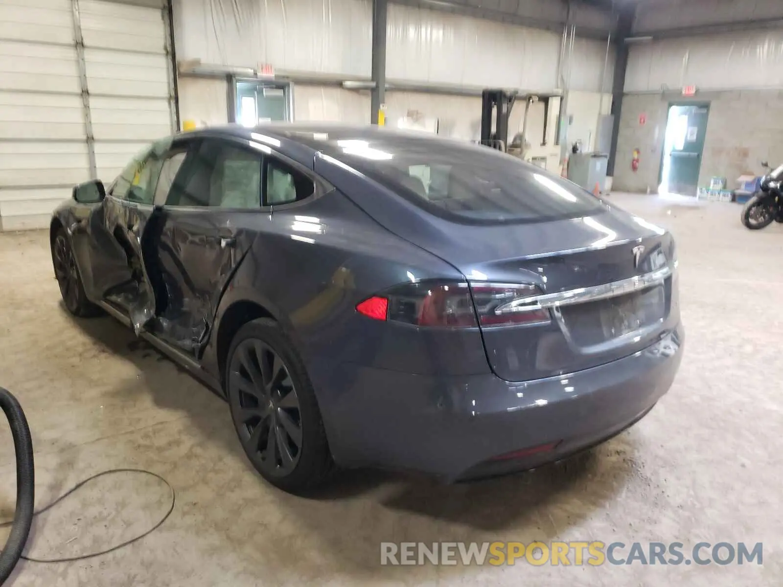 3 fotografías del automóvil dañado 5YJSA1E2XLF398622 TESLA MODEL S 2020