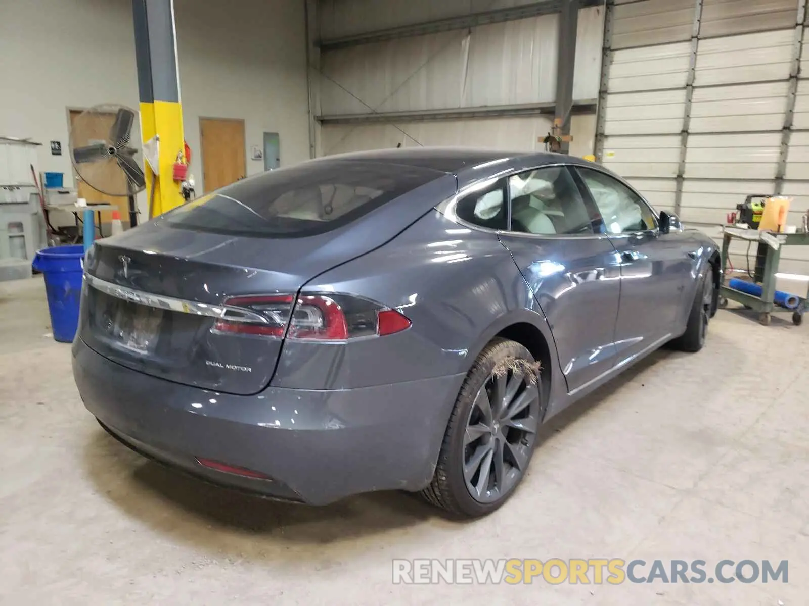 4 fotografías del automóvil dañado 5YJSA1E2XLF398622 TESLA MODEL S 2020