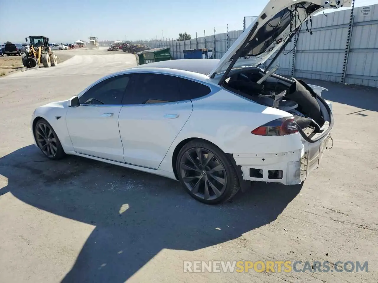 2 fotografías del automóvil dañado 5YJSA1E2XLF415645 TESLA MODEL S 2020