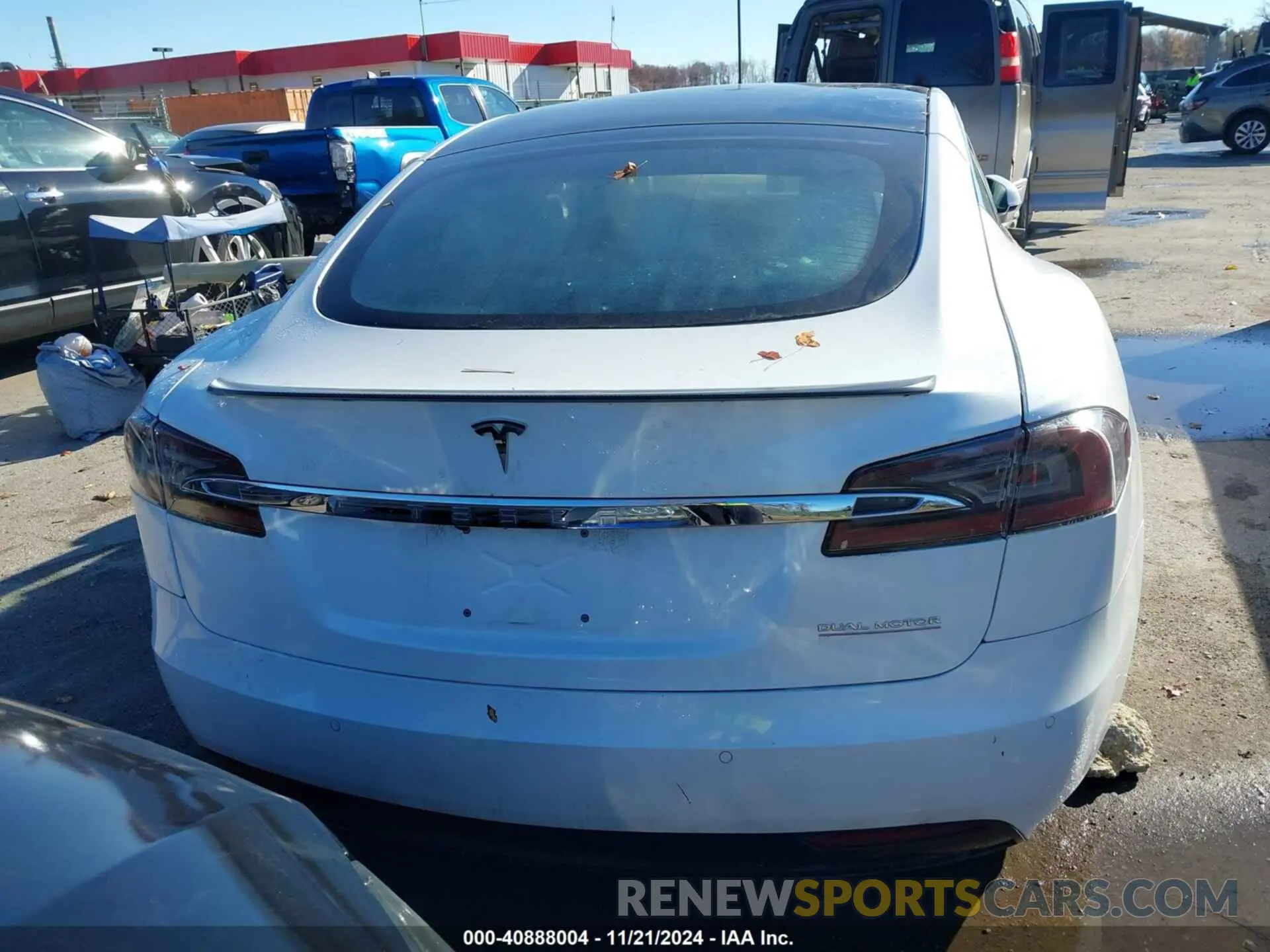 16 fotografías del automóvil dañado 5YJSA1E43LF355354 TESLA MODEL S 2020