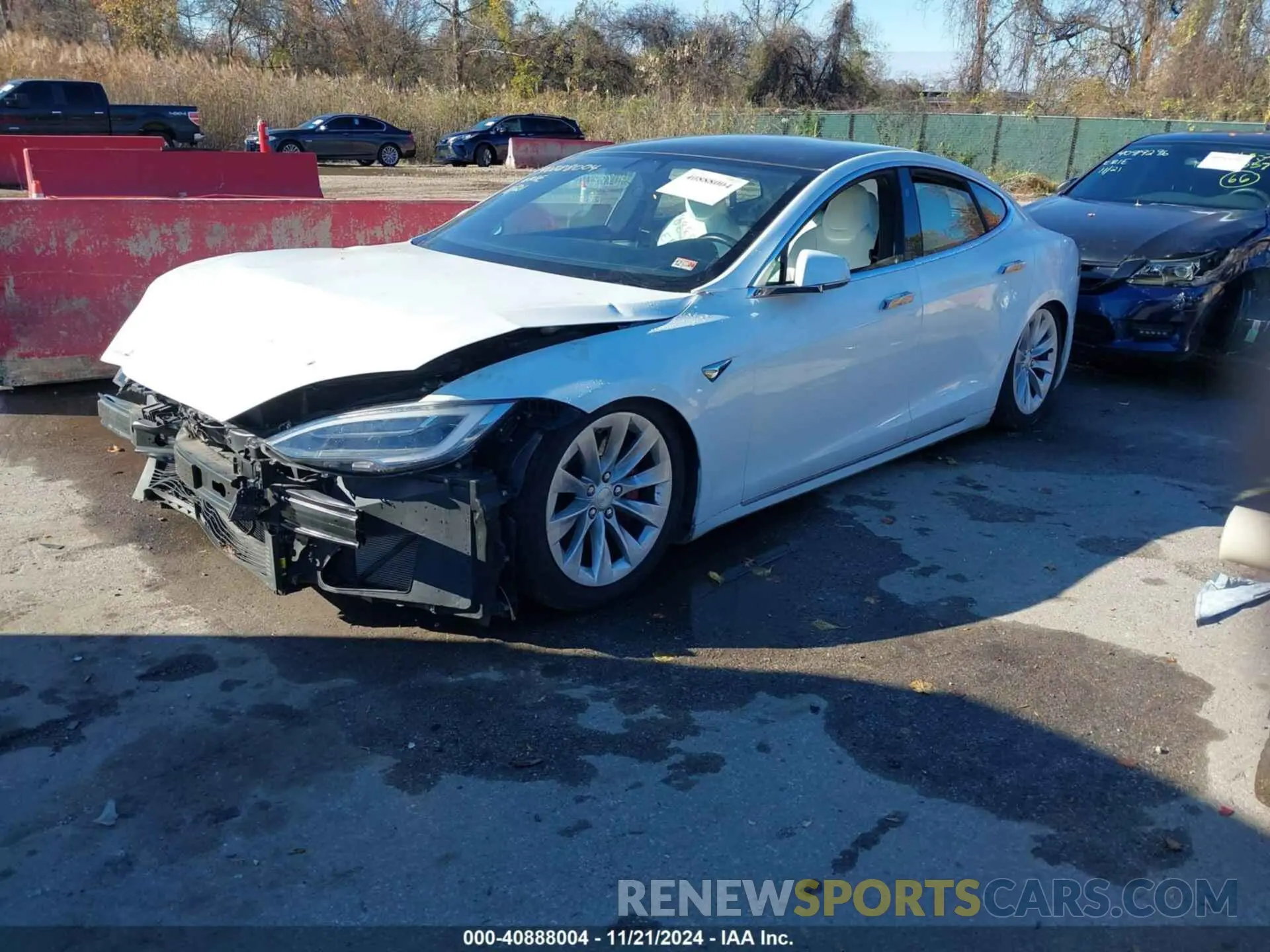 2 fotografías del automóvil dañado 5YJSA1E43LF355354 TESLA MODEL S 2020