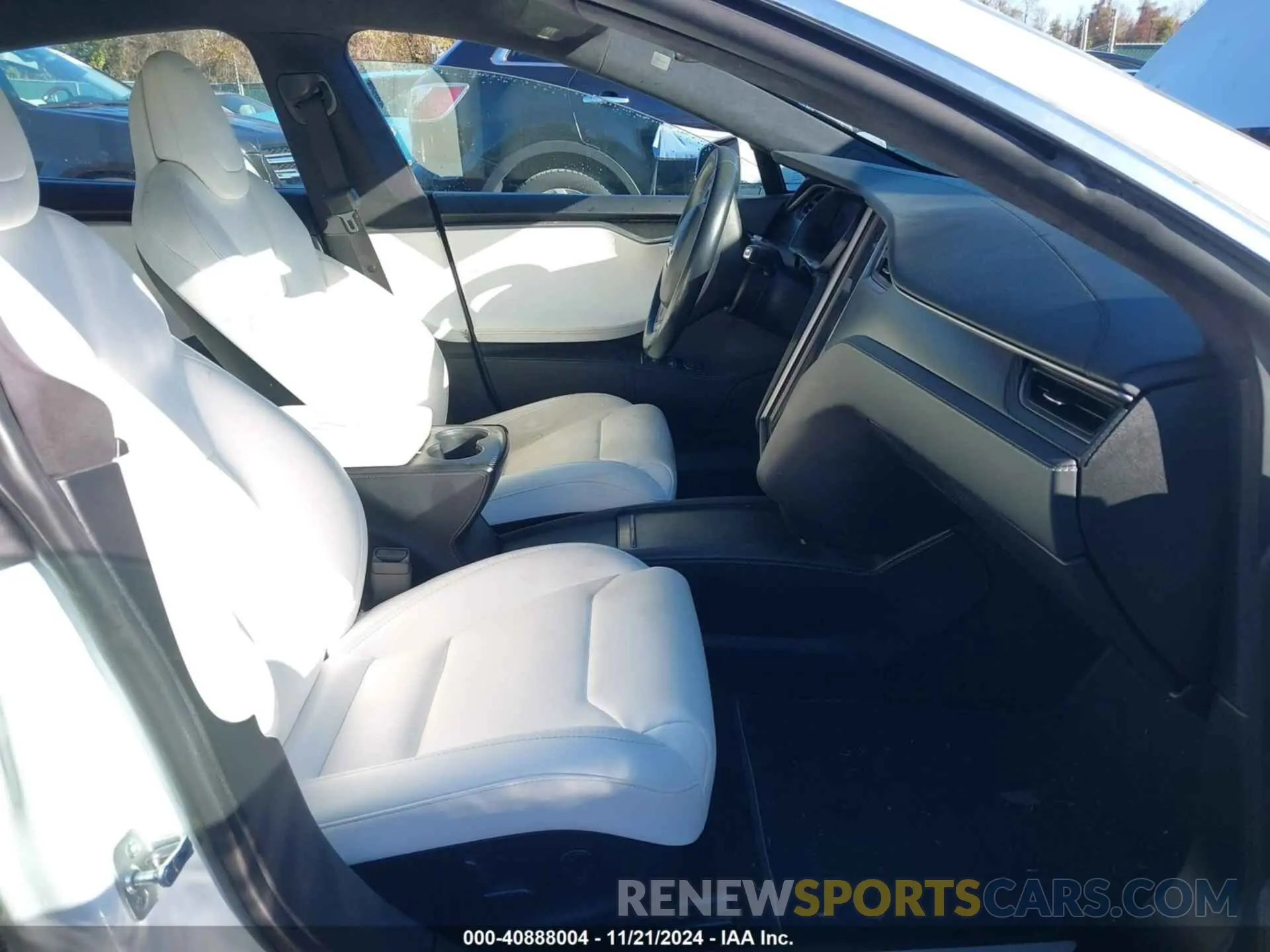 5 fotografías del automóvil dañado 5YJSA1E43LF355354 TESLA MODEL S 2020