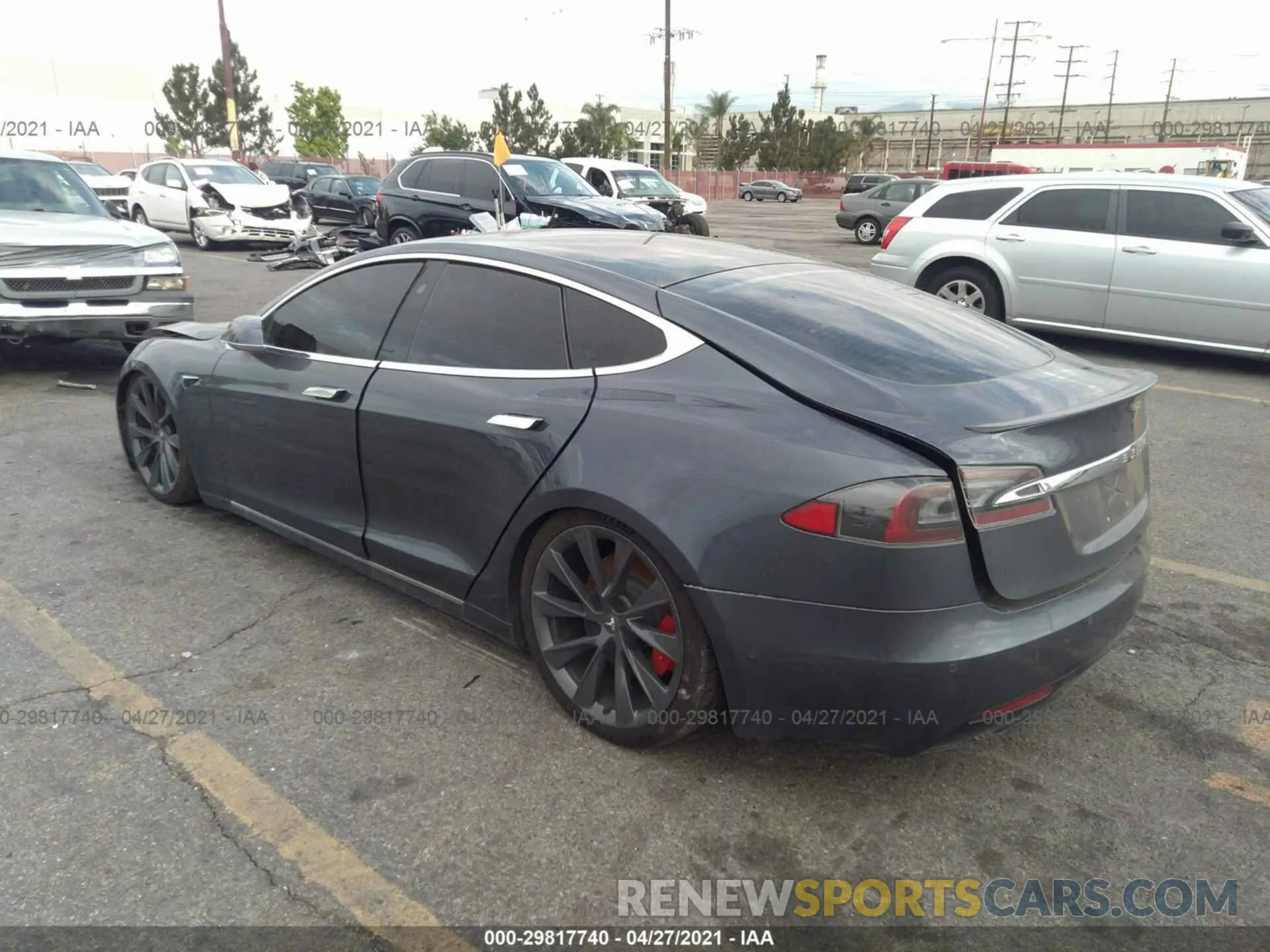 3 fotografías del automóvil dañado 5YJSA1E43LF402771 TESLA MODEL S 2020