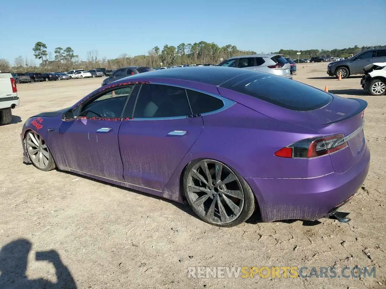 2 fotografías del automóvil dañado 5YJSA1E44LF364189 TESLA MODEL S 2020