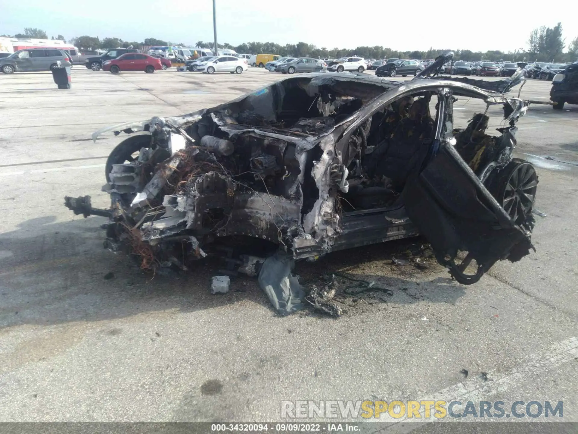 2 fotografías del automóvil dañado 5YJSA1E46LF400397 TESLA MODEL S 2020