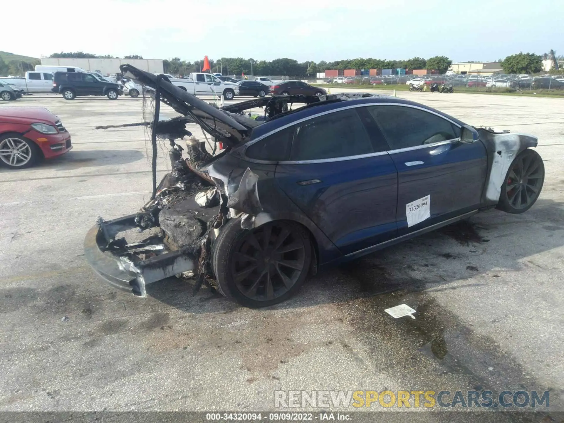 4 fotografías del automóvil dañado 5YJSA1E46LF400397 TESLA MODEL S 2020