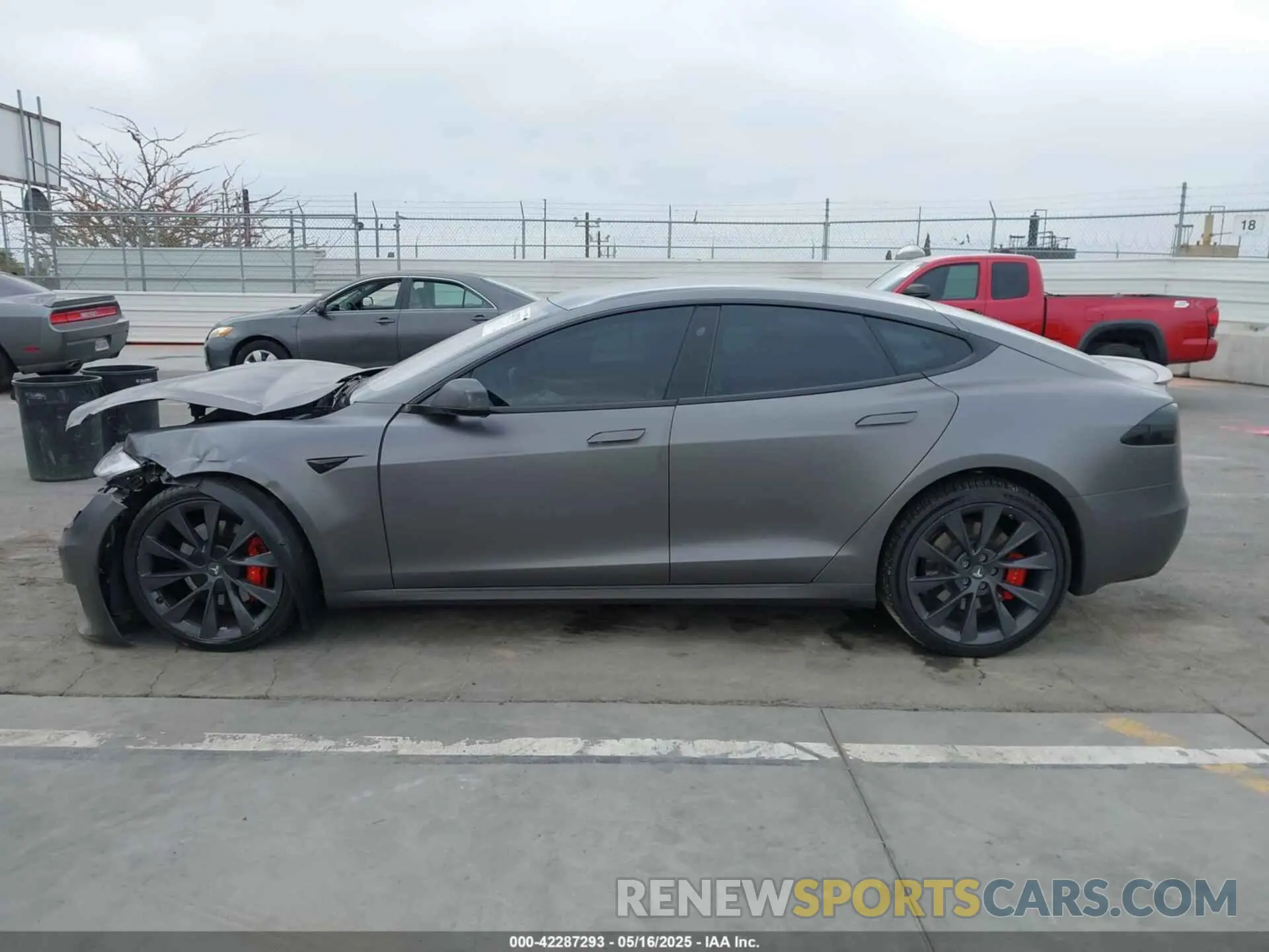 14 fotografías del automóvil dañado 5YJSA1E49LF389105 TESLA MODEL S 2020