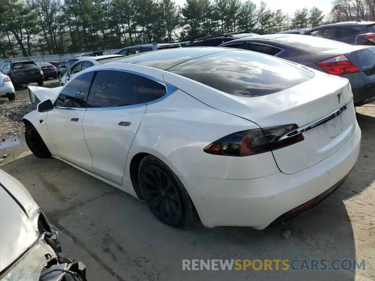 2 fotografías del automóvil dañado 5YJSA1E24MF426884 TESLA MODEL S 2021