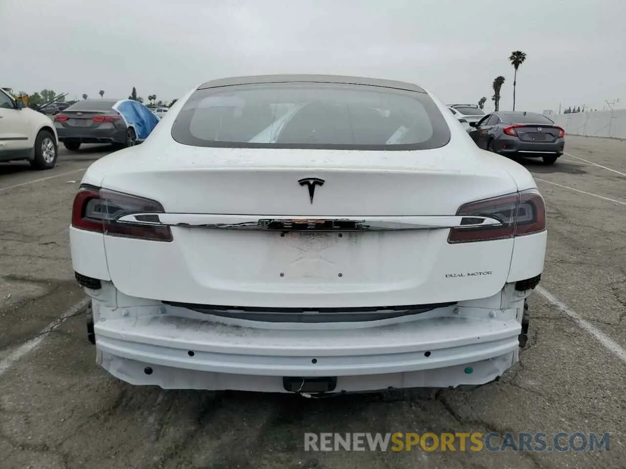 6 fotografías del automóvil dañado 5YJSA1E24MF427775 TESLA MODEL S 2021