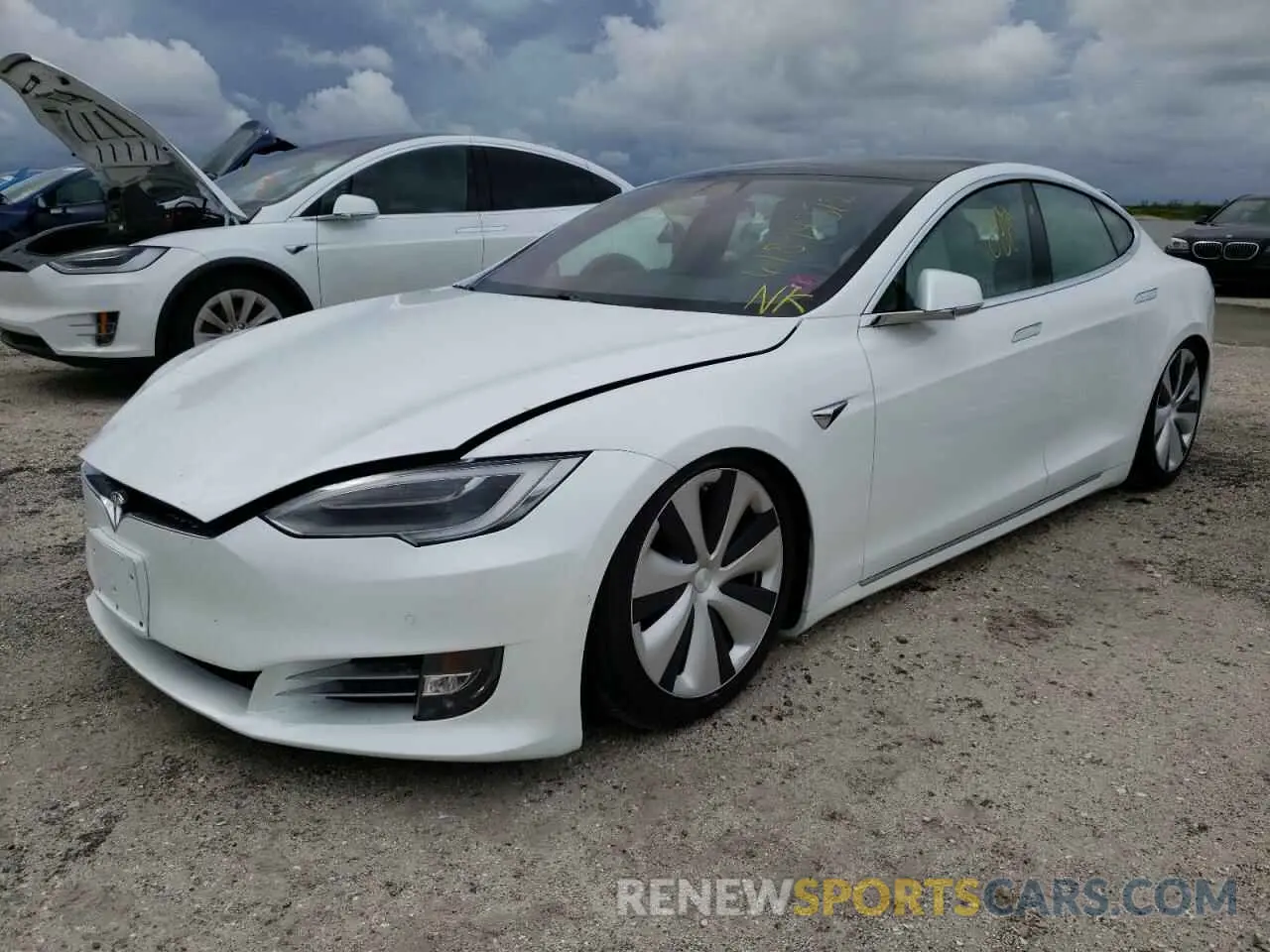 2 fotografías del automóvil dañado 5YJSA1E25MF425940 TESLA MODEL S 2021
