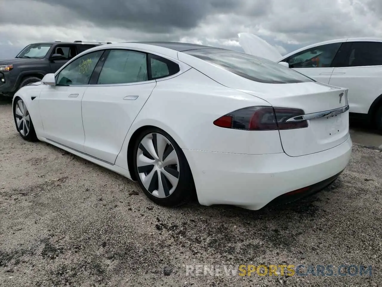 3 fotografías del automóvil dañado 5YJSA1E25MF425940 TESLA MODEL S 2021