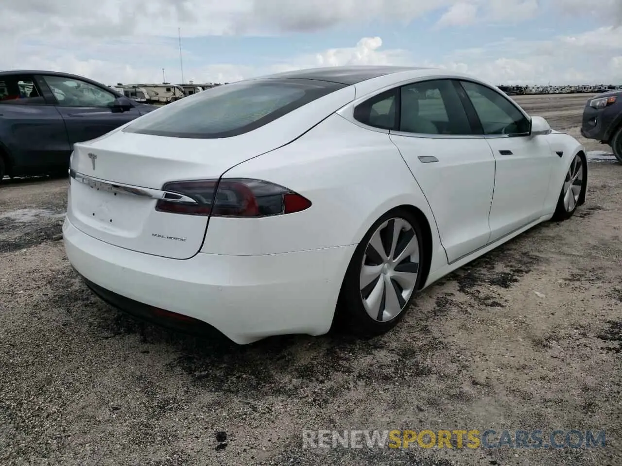 4 fotografías del automóvil dañado 5YJSA1E25MF425940 TESLA MODEL S 2021