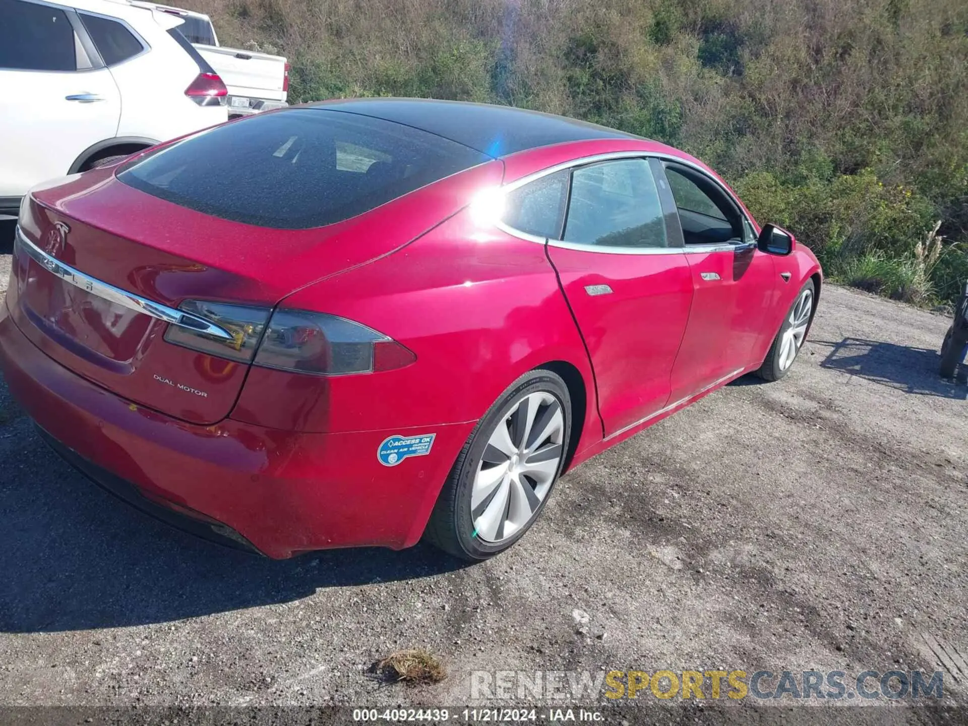4 fotografías del automóvil dañado 5YJSA1E25MF427204 TESLA MODEL S 2021