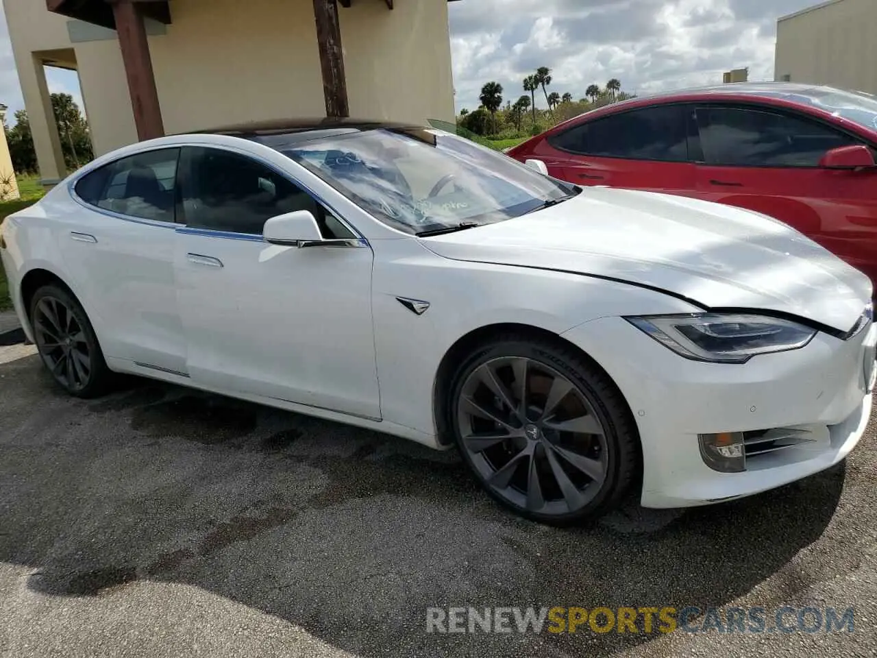 4 fotografías del automóvil dañado 5YJSA1E27MF424174 TESLA MODEL S 2021