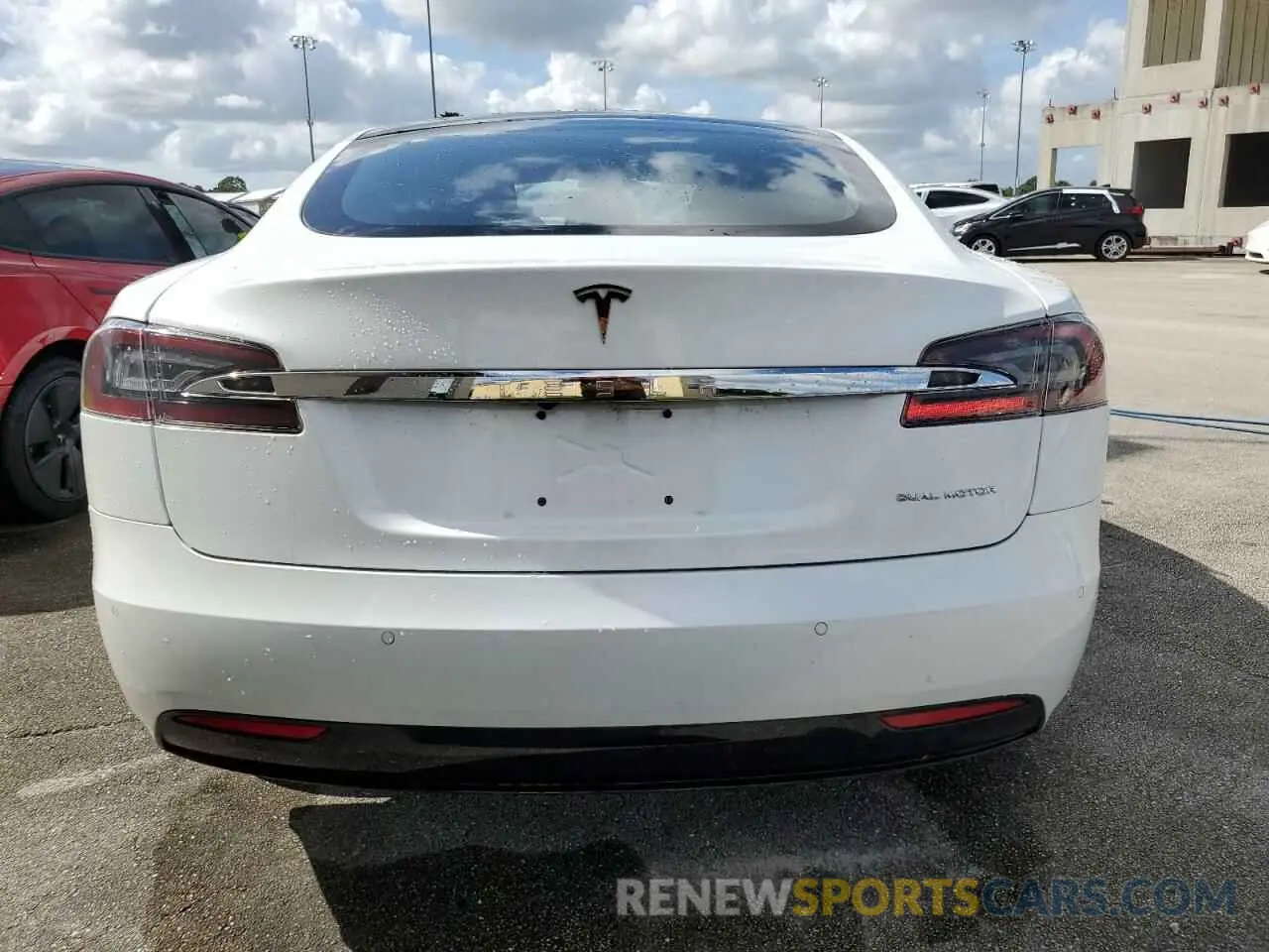 6 fotografías del automóvil dañado 5YJSA1E27MF424174 TESLA MODEL S 2021