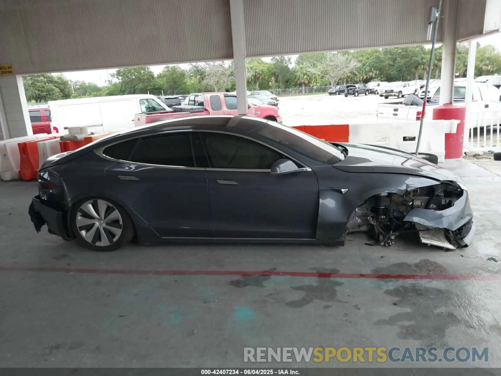 12 fotografías del automóvil dañado 5YJSA1E28MF421655 TESLA MODEL S 2021