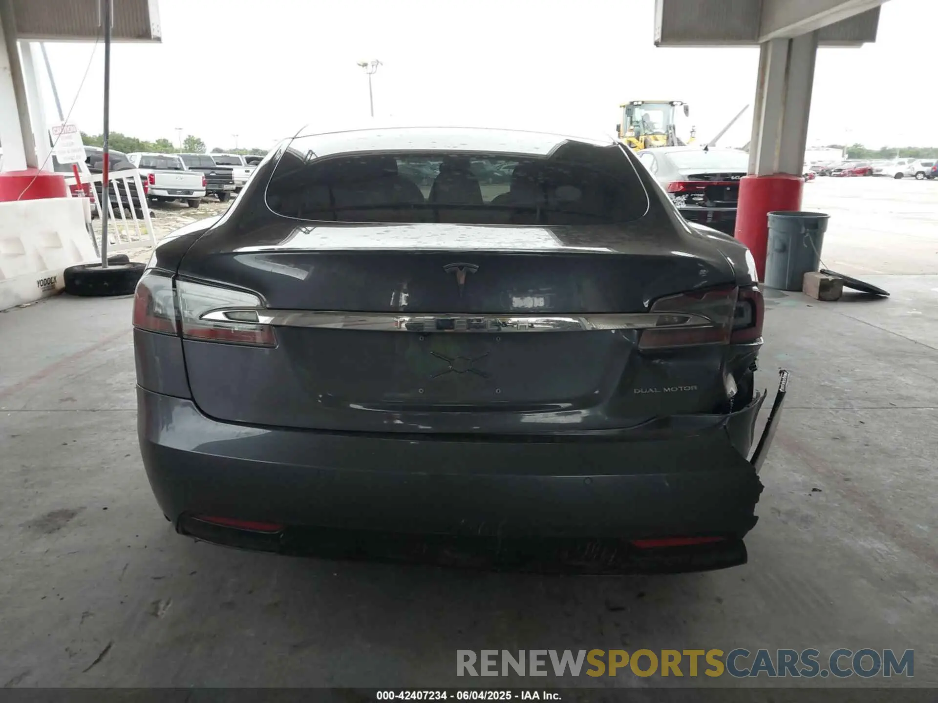 15 fotografías del automóvil dañado 5YJSA1E28MF421655 TESLA MODEL S 2021