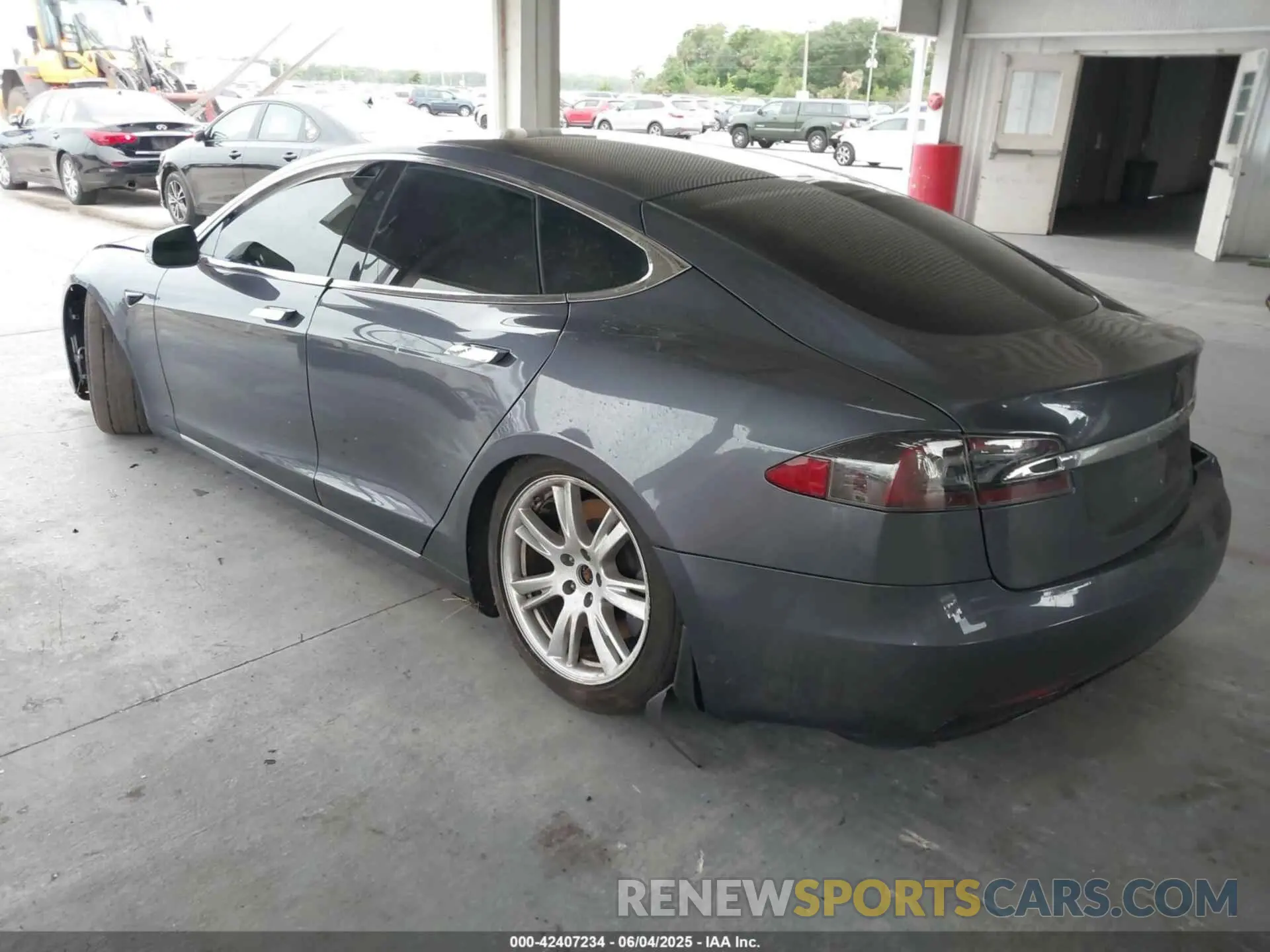 3 fotografías del automóvil dañado 5YJSA1E28MF421655 TESLA MODEL S 2021