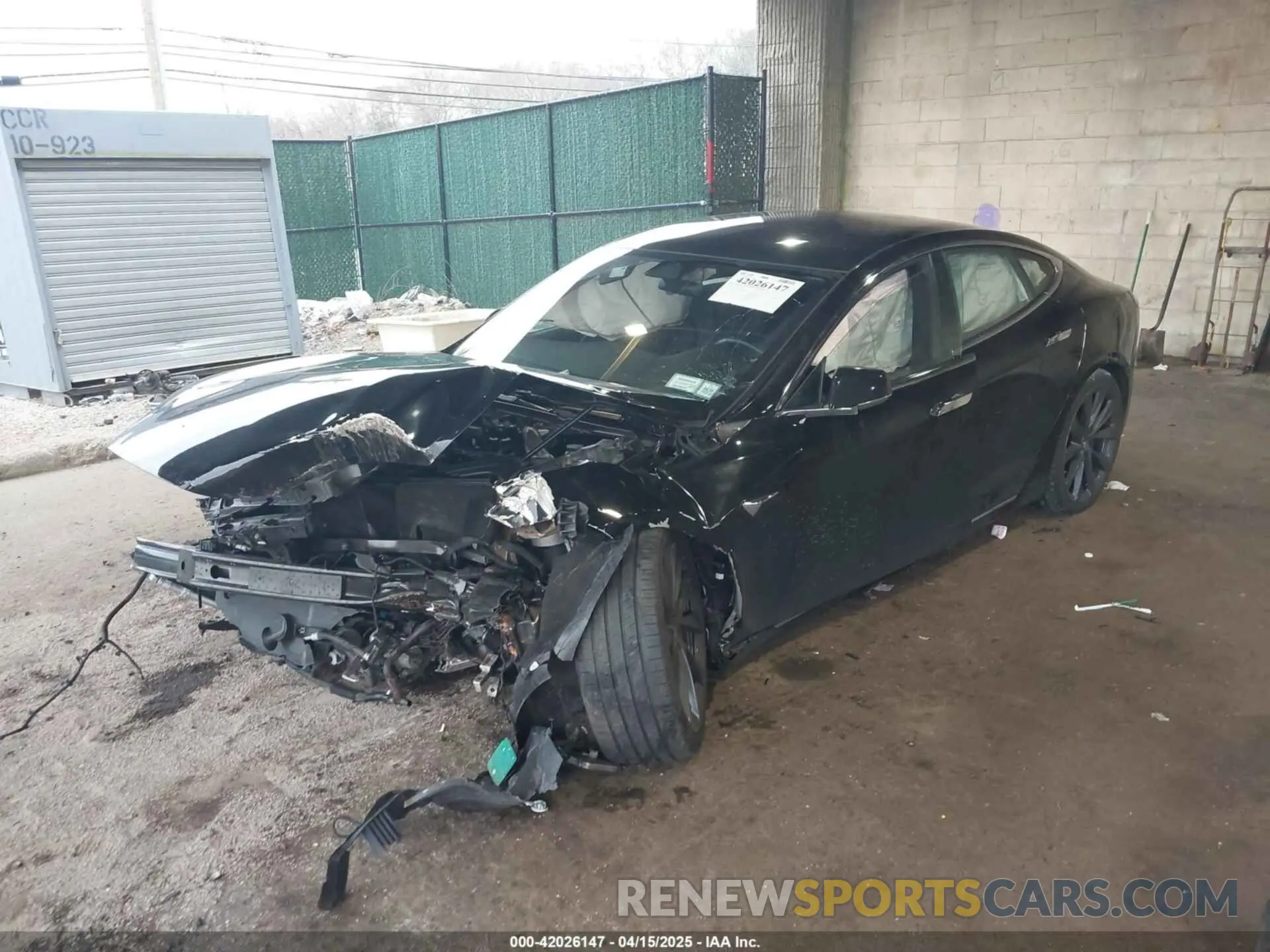 2 fotografías del automóvil dañado 5YJSA1E28MF425446 TESLA MODEL S 2021