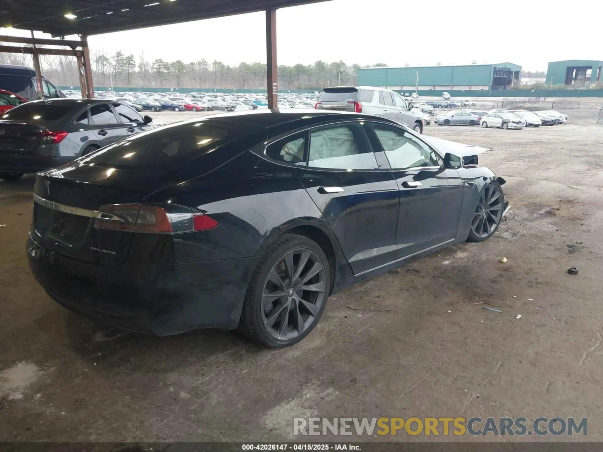 4 fotografías del automóvil dañado 5YJSA1E28MF425446 TESLA MODEL S 2021