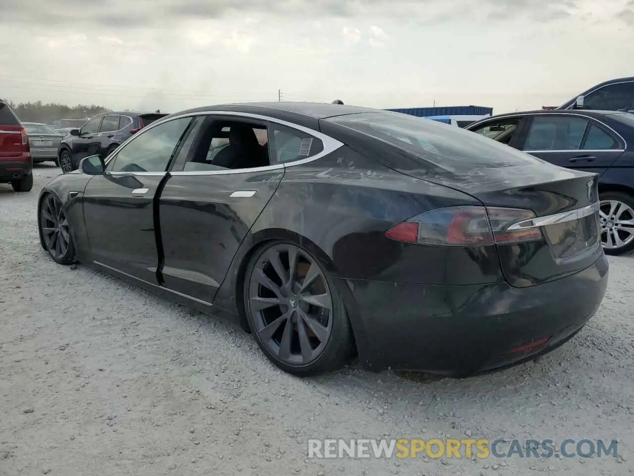 2 fotografías del automóvil dañado 5YJSA1E2XMF425142 TESLA MODEL S 2021