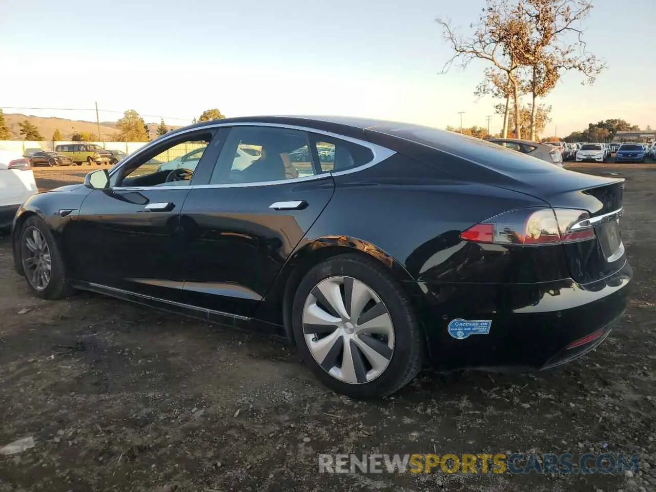 2 fotografías del automóvil dañado 5YJSA1E2XMF425237 TESLA MODEL S 2021
