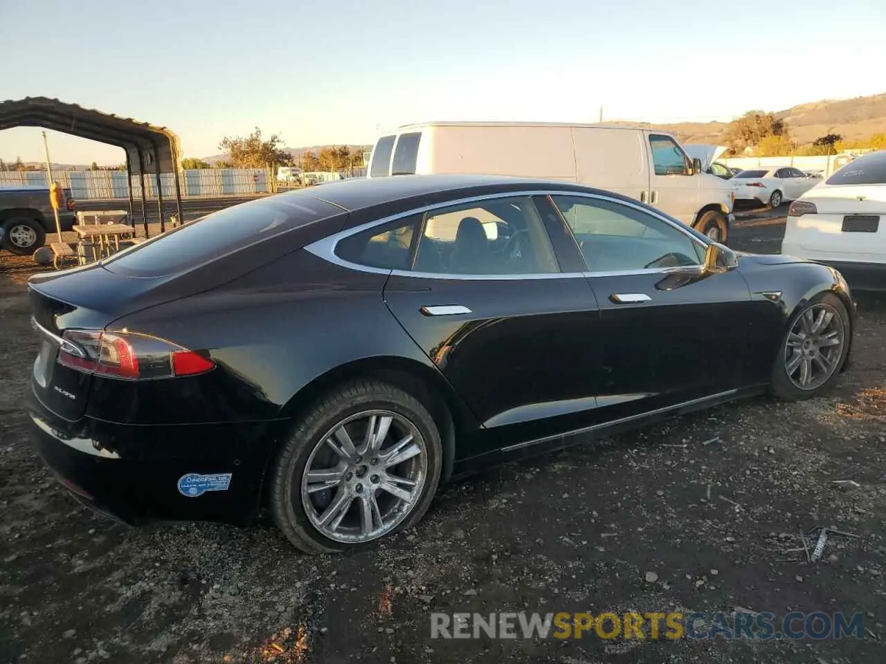 3 fotografías del automóvil dañado 5YJSA1E2XMF425237 TESLA MODEL S 2021